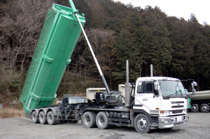 写真：ダンプ
